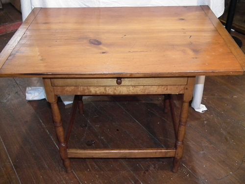 PERIOD TAVERN TABLECirca 1780