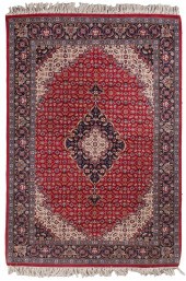 PERSIAN DESIGN RUG: 4’1” X 5’1