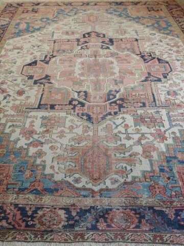PERSIAN HERIZ RUGPersian Heriz