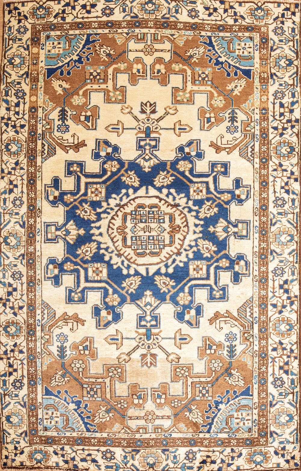 PERSIAN LILIHAN CARPETAntique