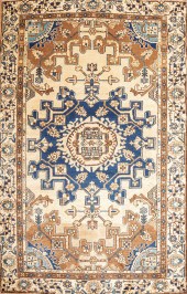 PERSIAN LILIHAN CARPETAntique