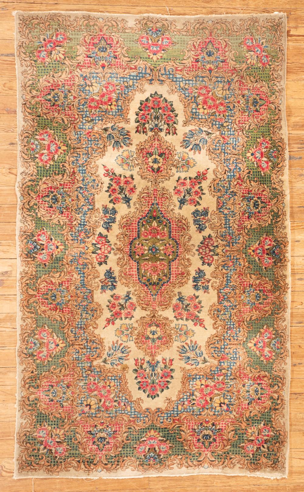PERSIAN PRAYER RUGPersian Prayer