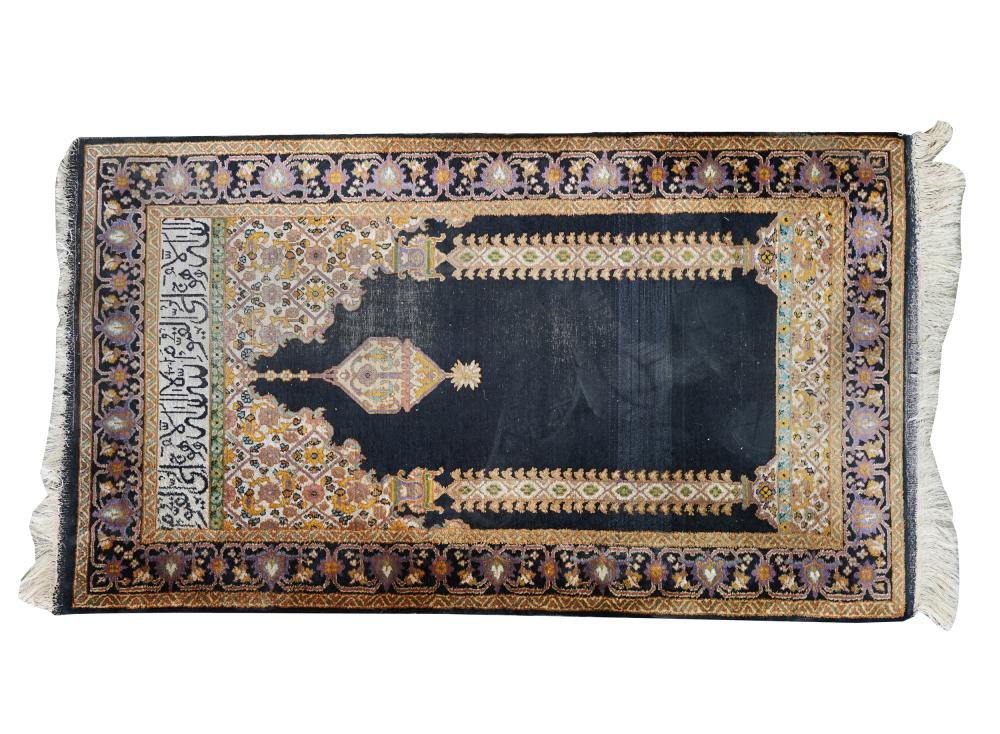 PERSIAN SILK PRAYER RUGthe design