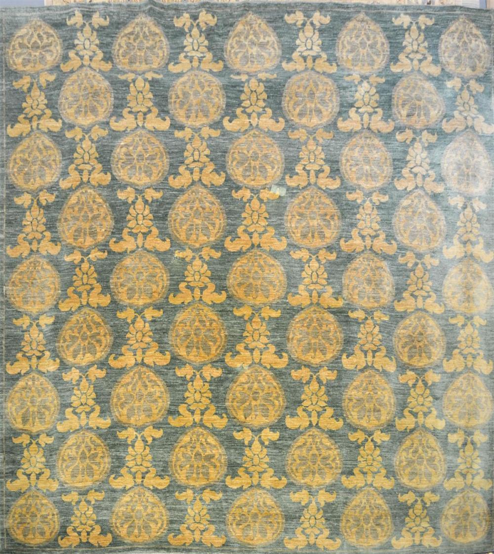 PERSIAN WOVEN WOOL CARPETPERSIAN