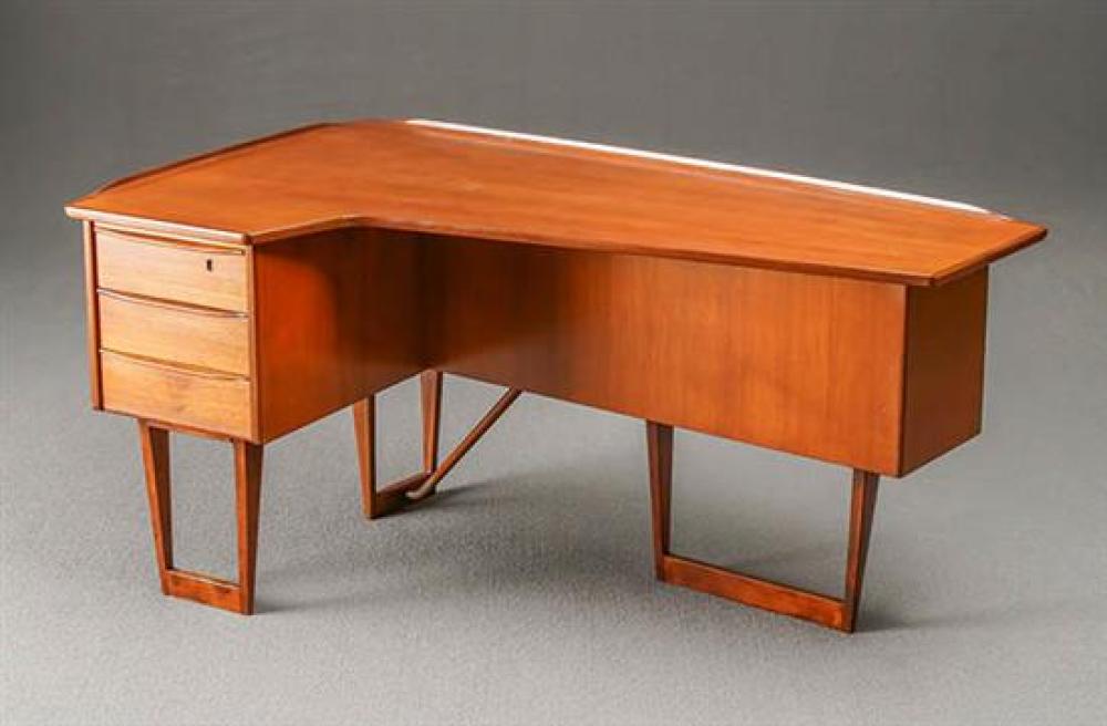 PETER LøVIG NIELSEN TEAK DESK CIRCA