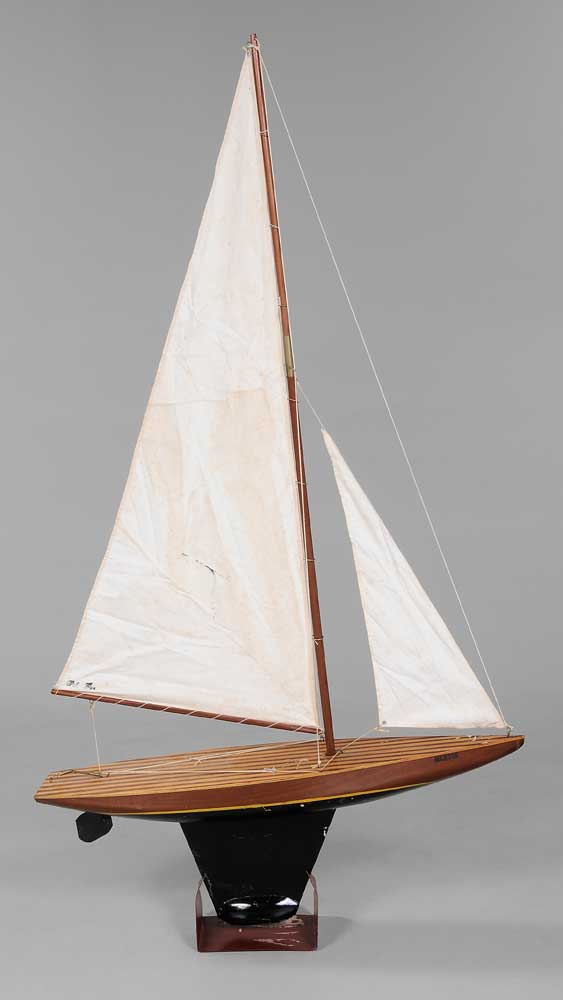 Peter Pan Majestic Pond Sailer