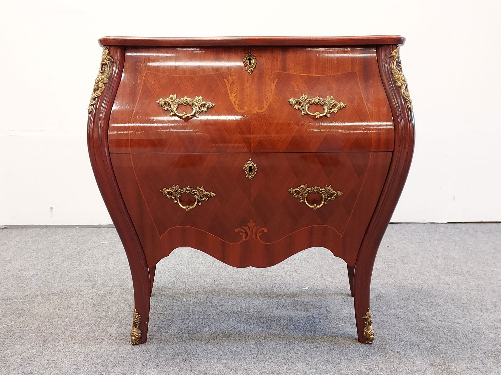 PETITE BOMBE CHEST WITH PARQUETRY