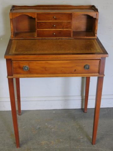 Petite Carlton Style Leathertop