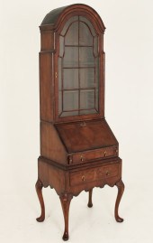 PETITE ENGLISH QUEEN ANNE STYL
