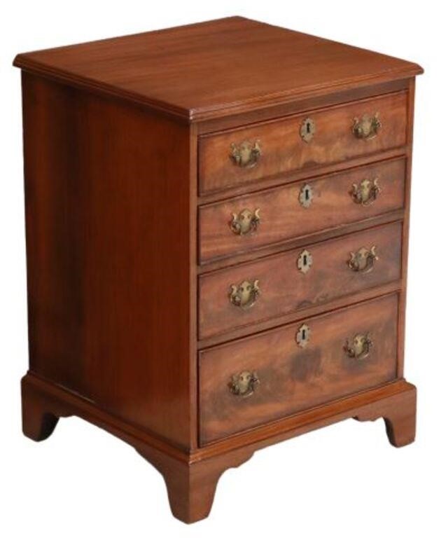 PETITE GEORGIAN STYLE MAHOGANY