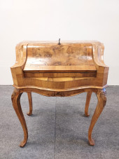 PETITE LOUIS XV STYLE BURLED W