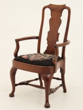 PETITE MAHOGANY QUEEN ANNE ARM