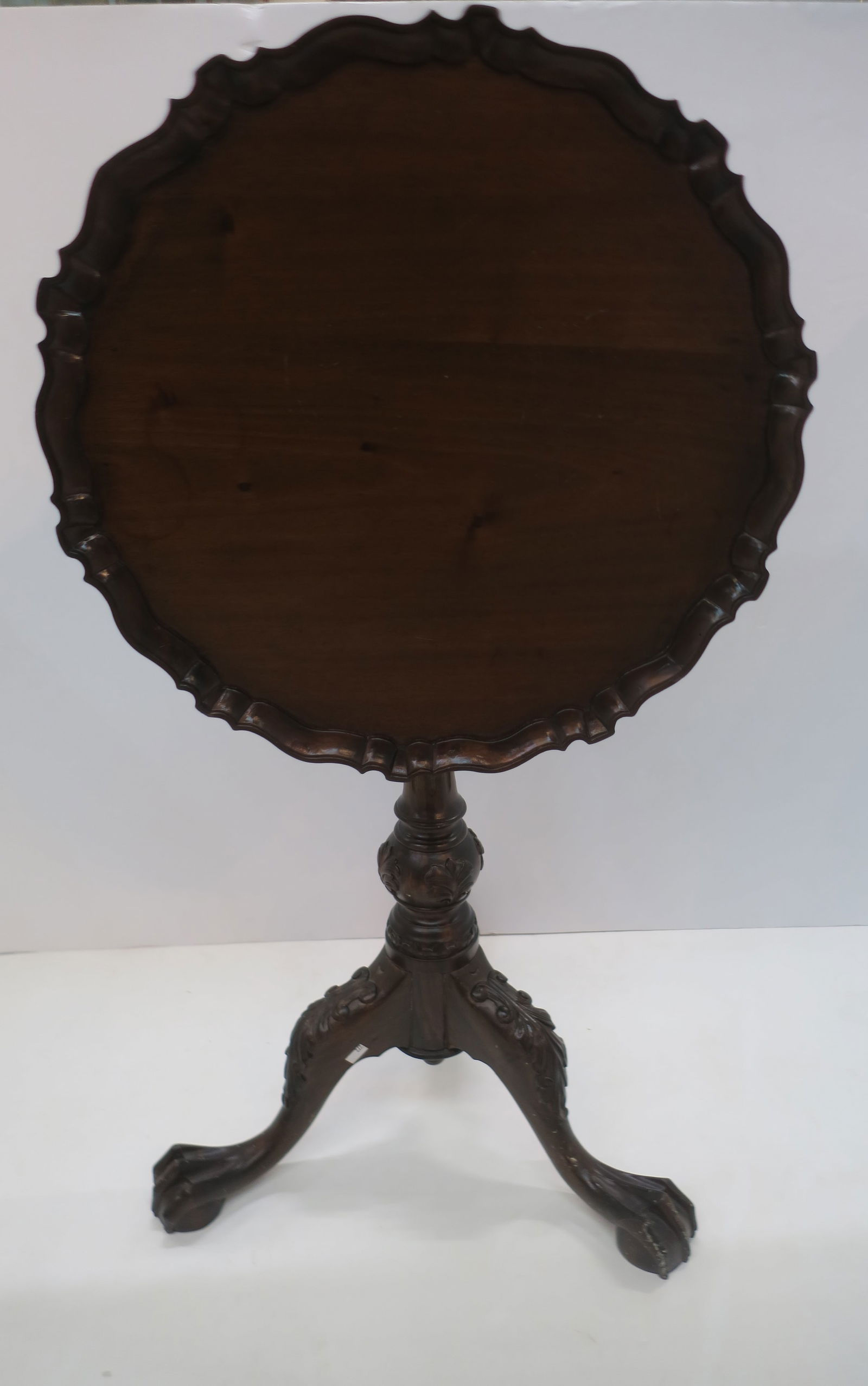 PETITE MAHOGANY TILT-TOP TABLE WITH