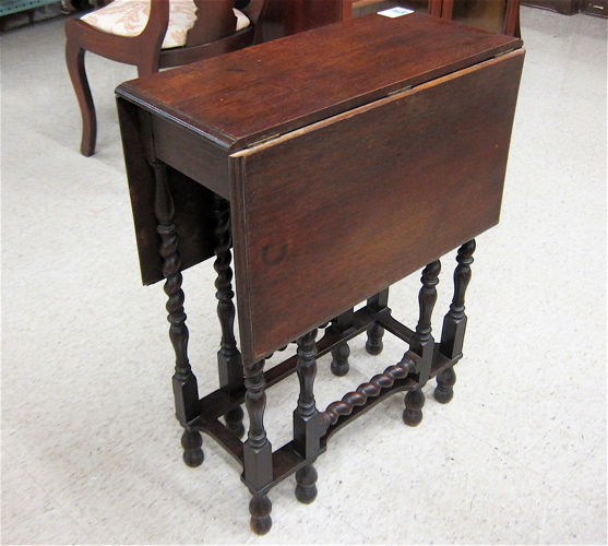 PETITE OAK DROP-LEAF GATE-LEG TEA