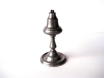 Pewter whale oil lamp    yale &
