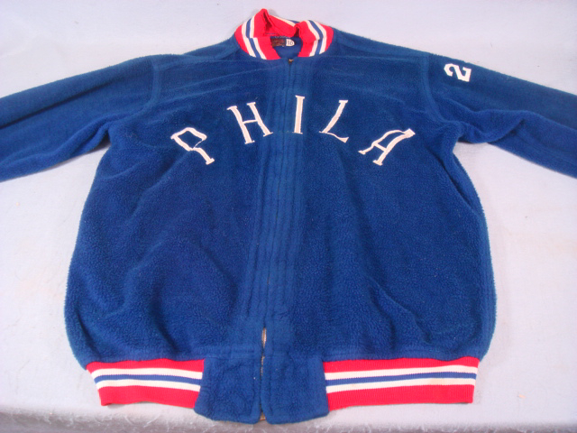 Philadelphia 76'ers warm up
