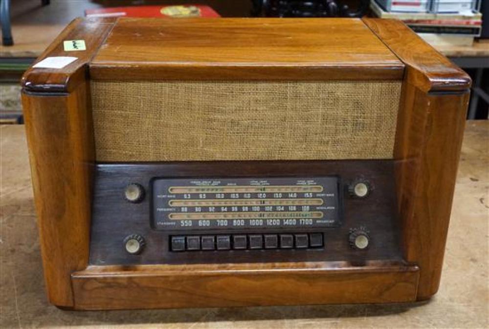 PHILCO MODEL 48-482 WALNUT