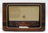 PHILIPS AM/FM LONG WAVE SHORT