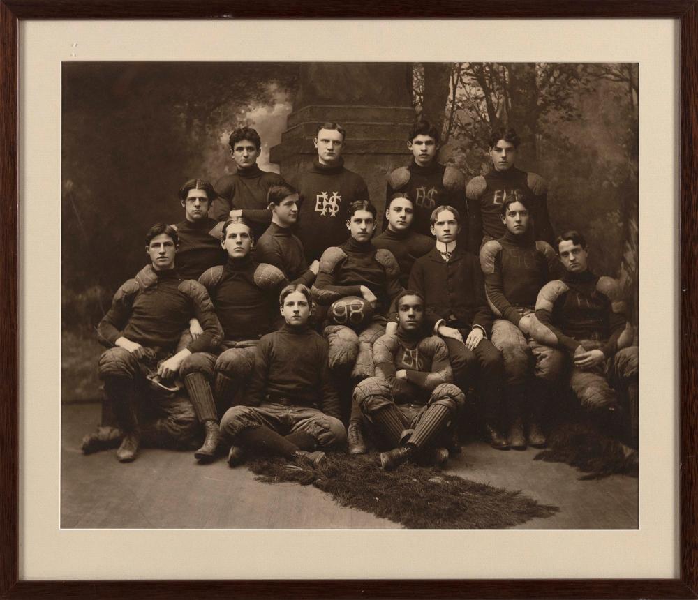 PHOTOGRAPH PORTRAIT OF A RUGBY TEAM