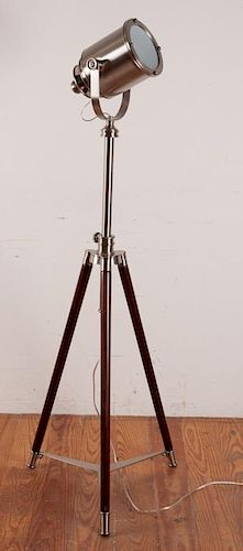 PHOTOGRAPHER'S TRIPOD FLOOR
