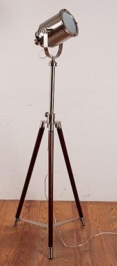 PHOTOGRAPHER'S TRIPOD FLOOR LA