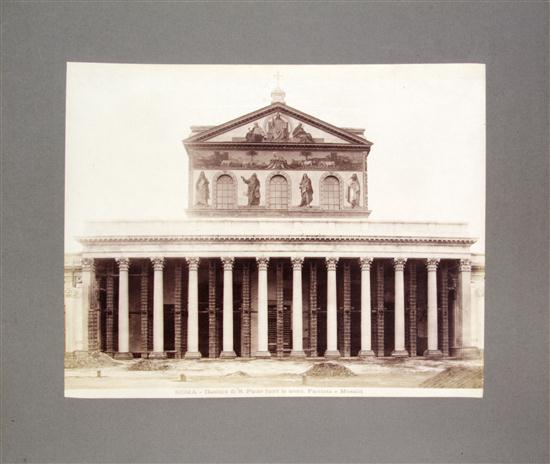 * (PHOTOGRAPHY ITALY) A