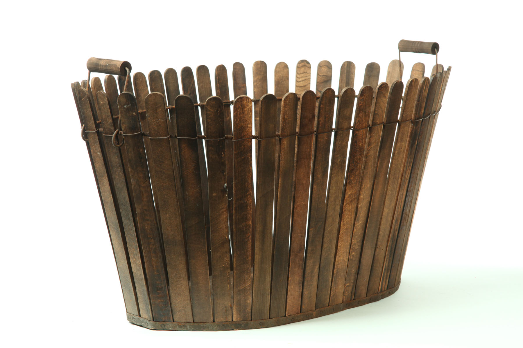 PICKET FENCE LAUNDRY BASKET. 