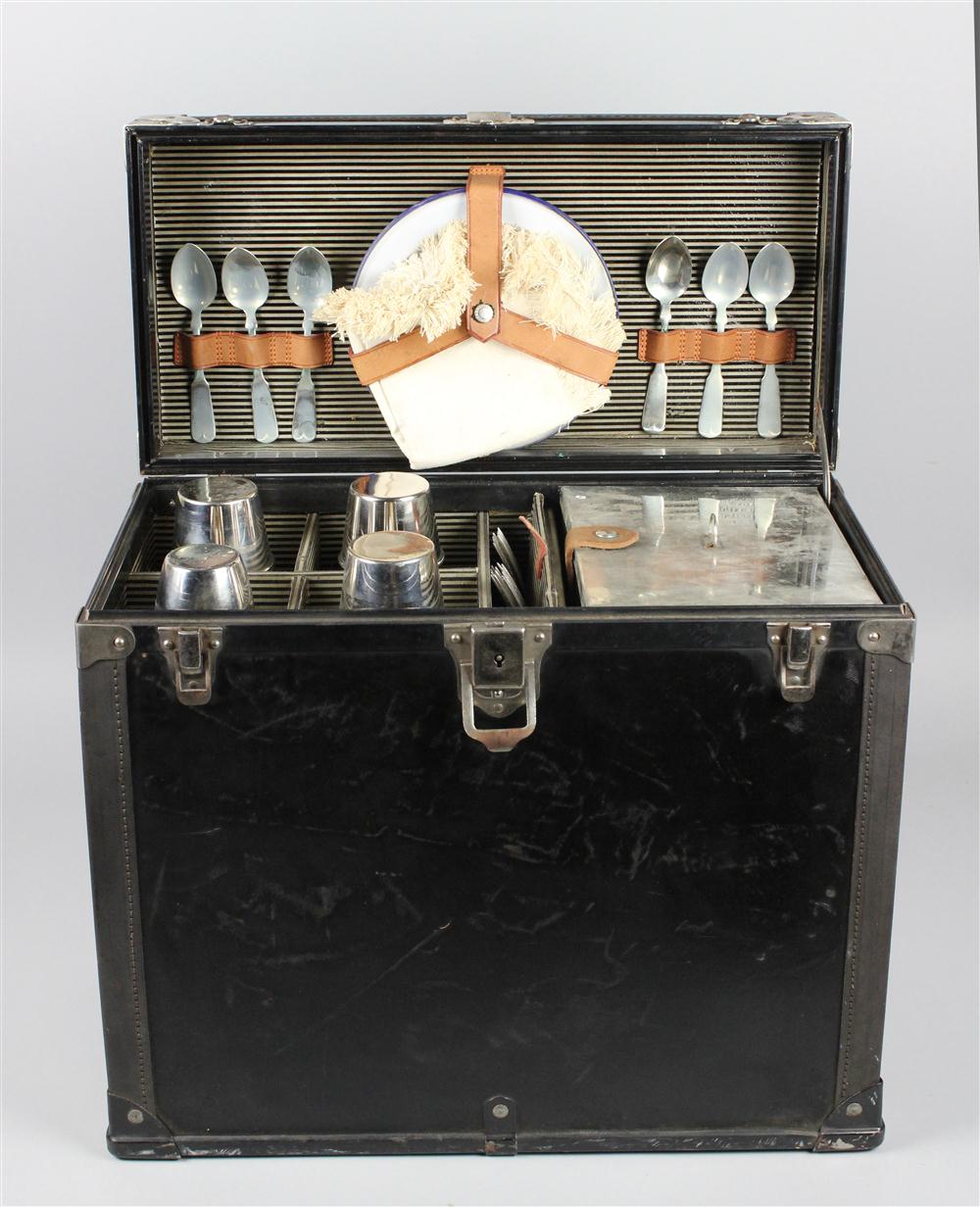 PICNIC SET WITH FITTED CASE With