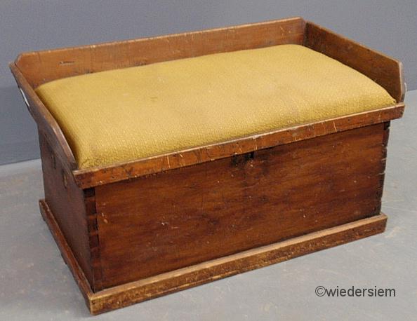 Pie bench seat chest with