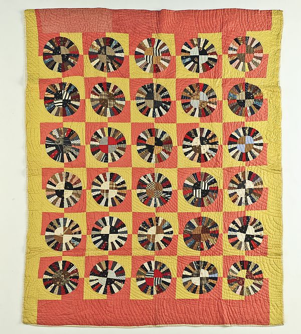Pieced Dresden Plate quilt