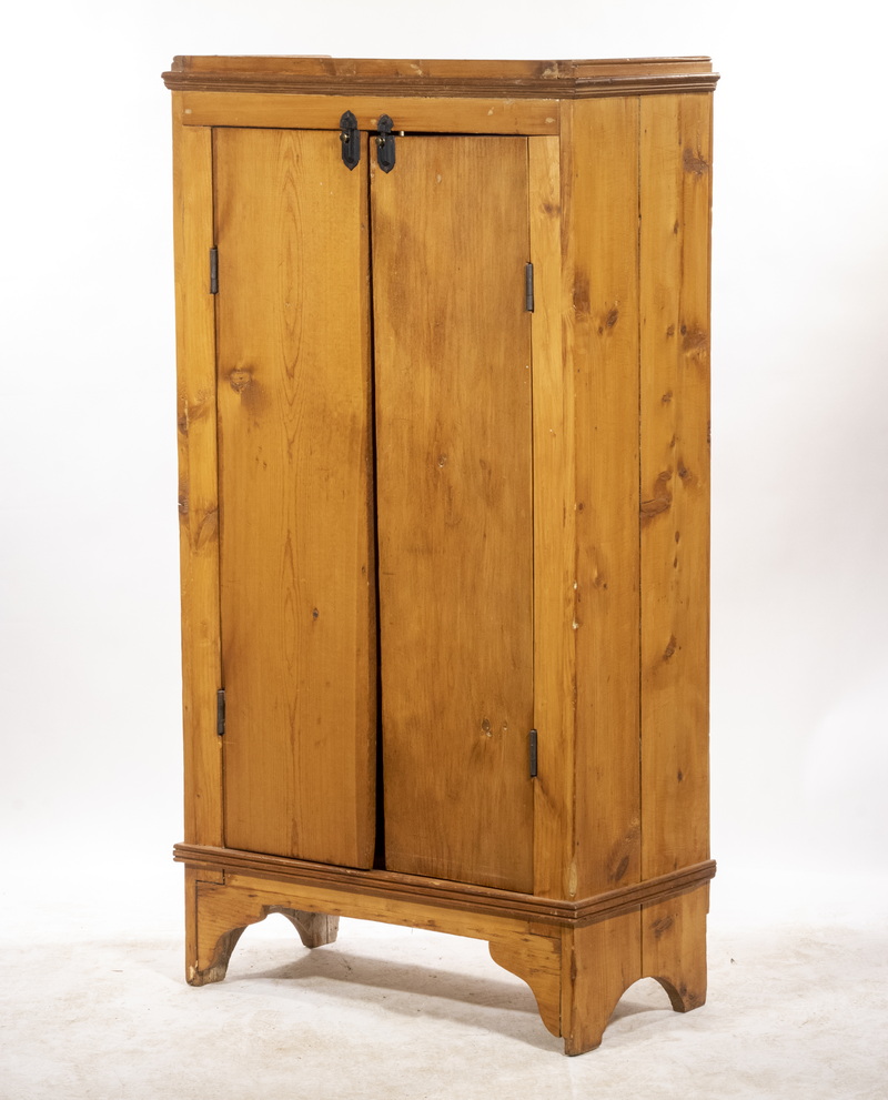 PINE CUPBOARD 19th c. Scrubbed Pine