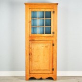 PINE CUPBOARDA very attractive
