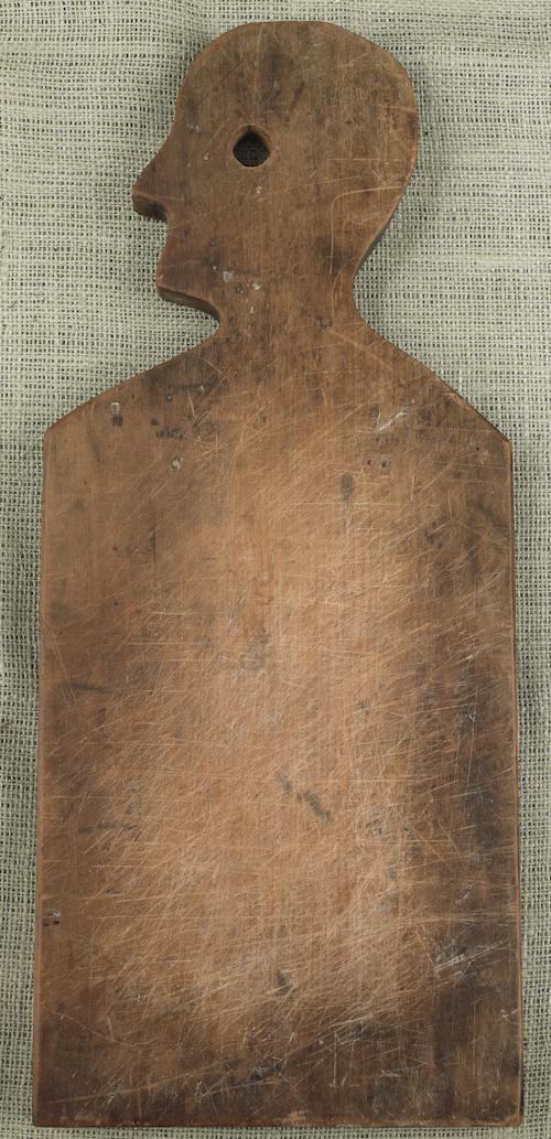 Pine cutting board in the shape