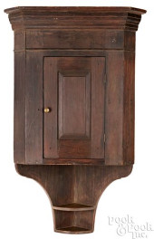 PINE HANGING CORNER CUPBOARD<b
