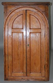 PINE HANGING PANELED CORNER CU