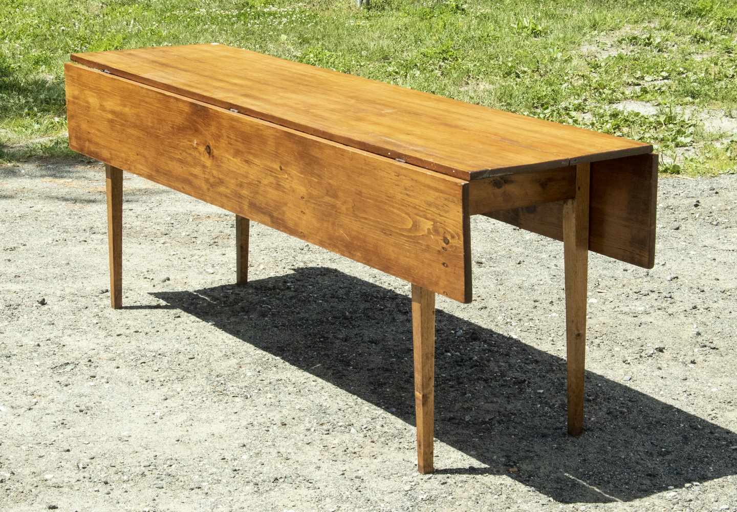 PINE HARVEST TABLE Hepplewhite