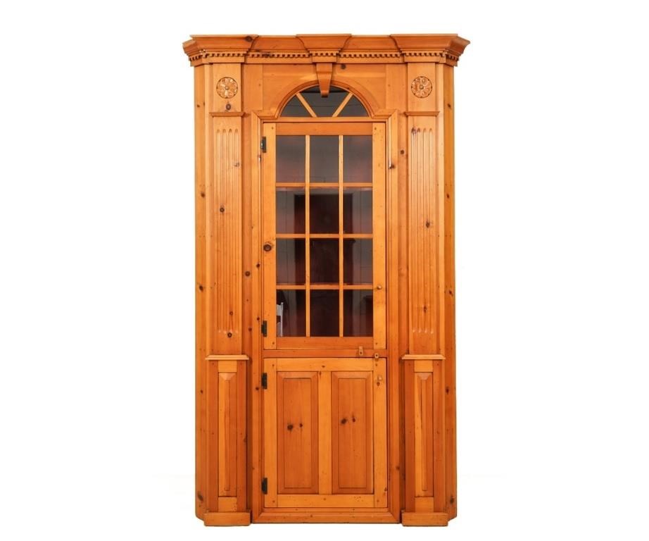 Pine one piece architectural corner