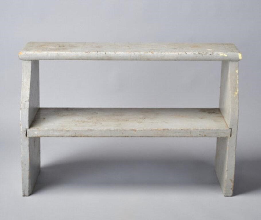 PINE PAIL BENCHA low pail bench