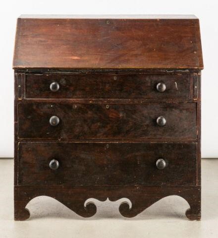 PINE SLANT TOP DESK, ONTARIOAn