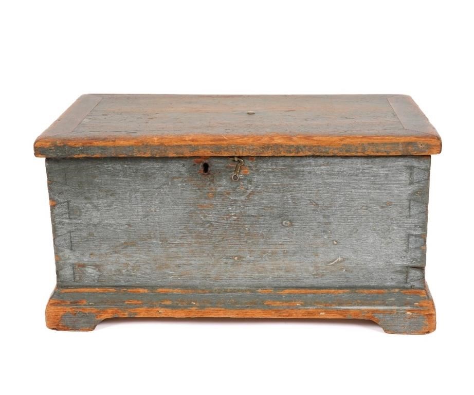 Pine storage box, early 19th c., in