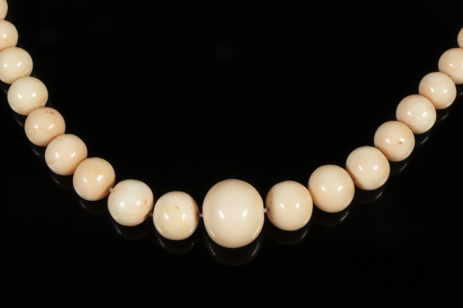 PINK CORAL BEAD NECKLACE Vintage