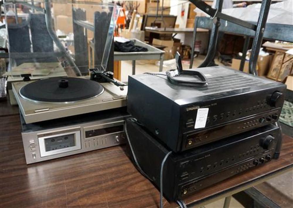 PIONEER PL7 TURNTABLE, TWO STEREO