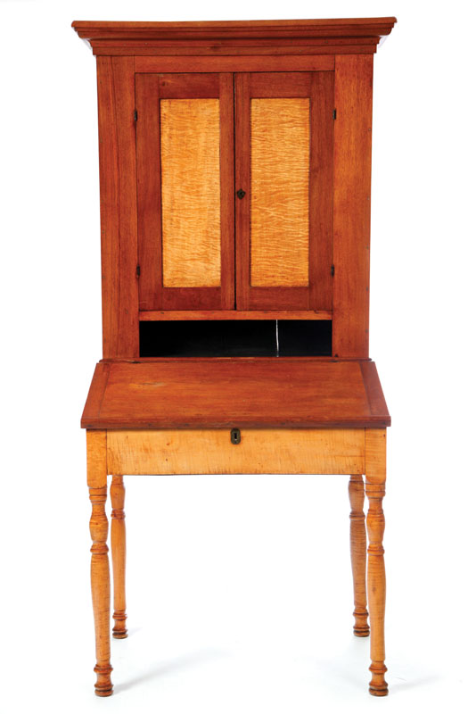 PLANTATION DESK. Walnut and curly