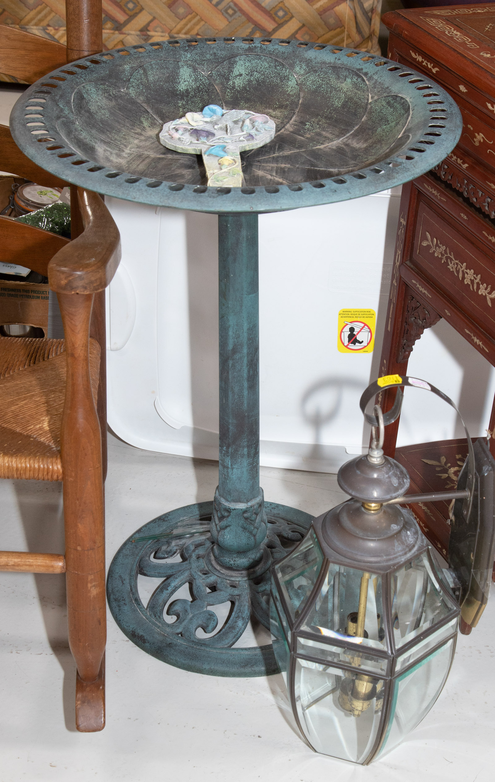 PLASTIC BIRD BATH; OUTDOOR LIGHT
