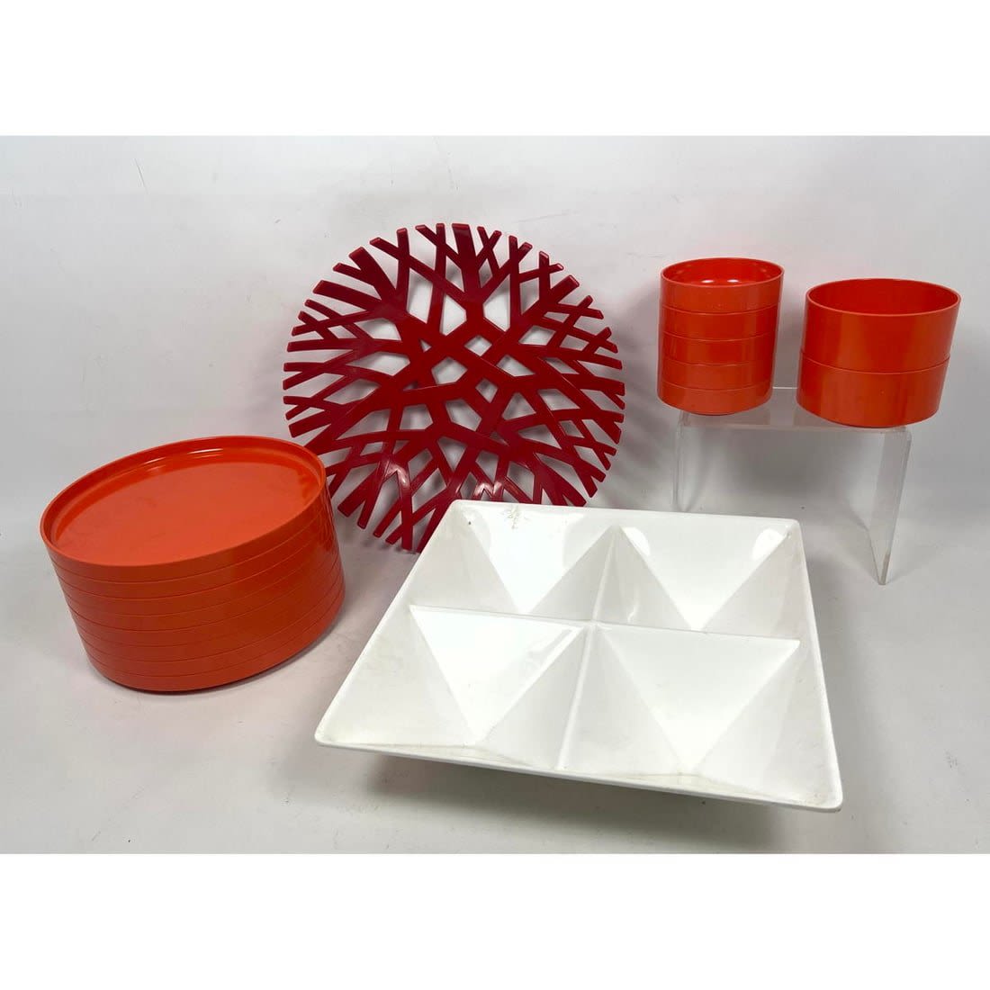 Plasticware. Massimo Vignelli