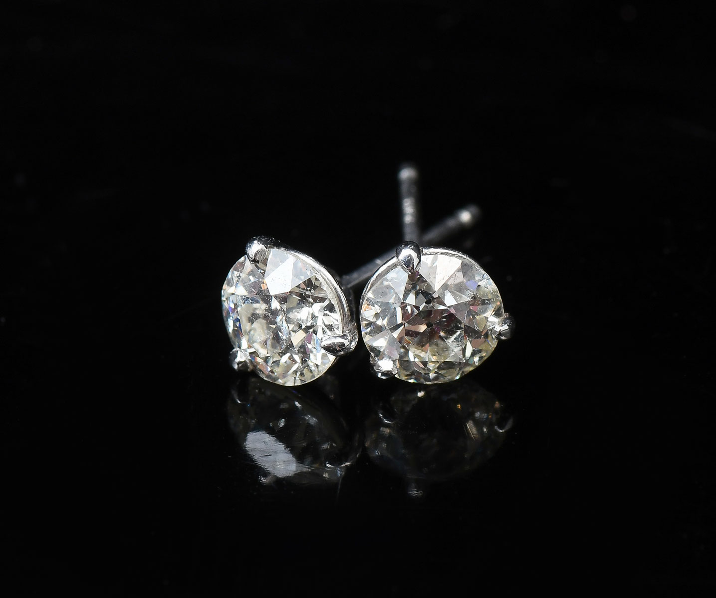 PLATINUM 1.30 CTW DIAMOND STUDS: