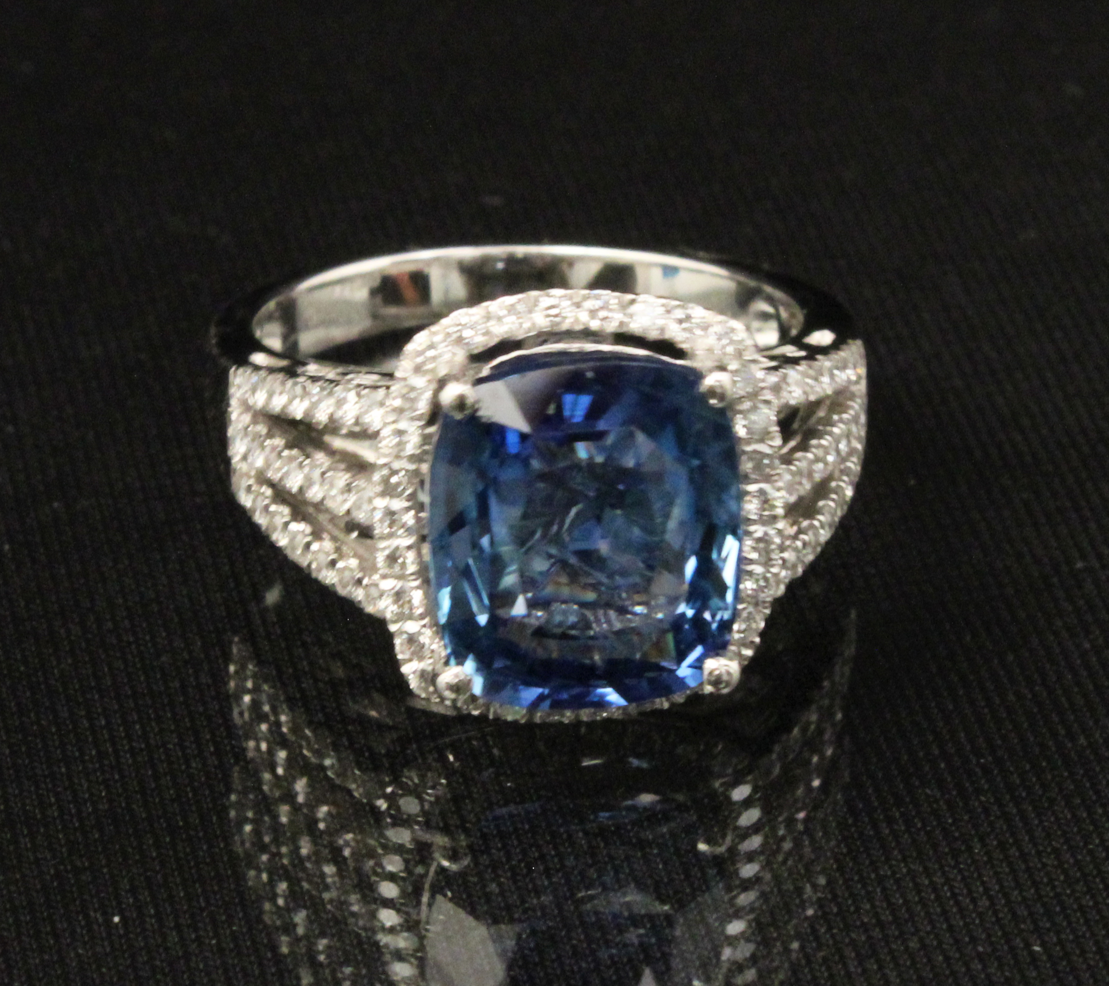 PLATINUM 5.89 CT SAPPHIRE AND