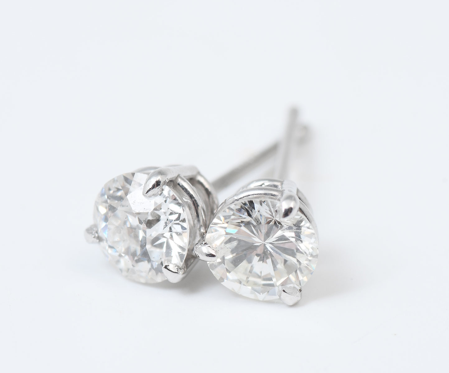 PLATINUM .96 CTW DIAMOND STUDS: .96