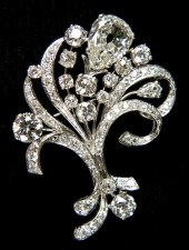 PLATINUM AND DIAMOND BROOCHOne