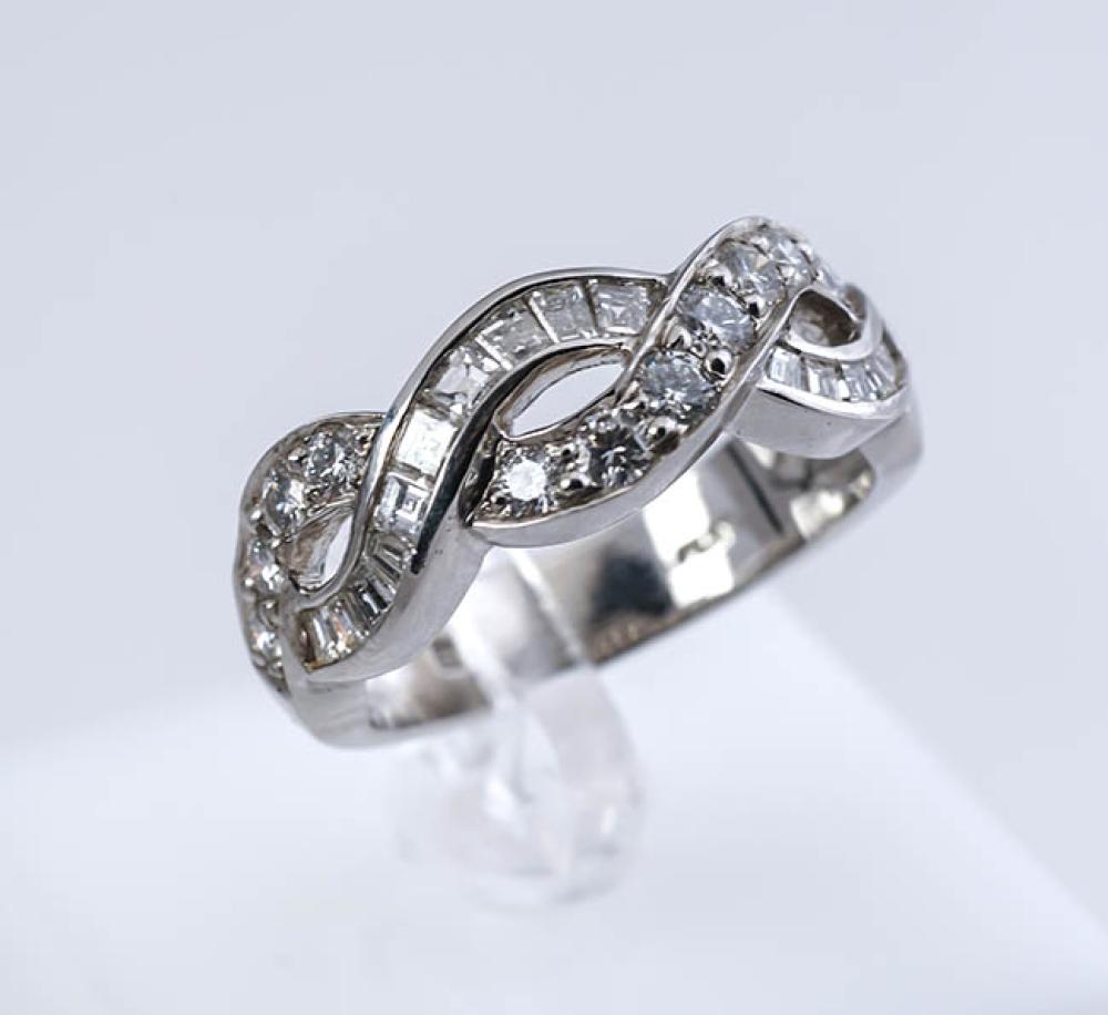 PLATINUM AND DIAMOND RINGPlatinum